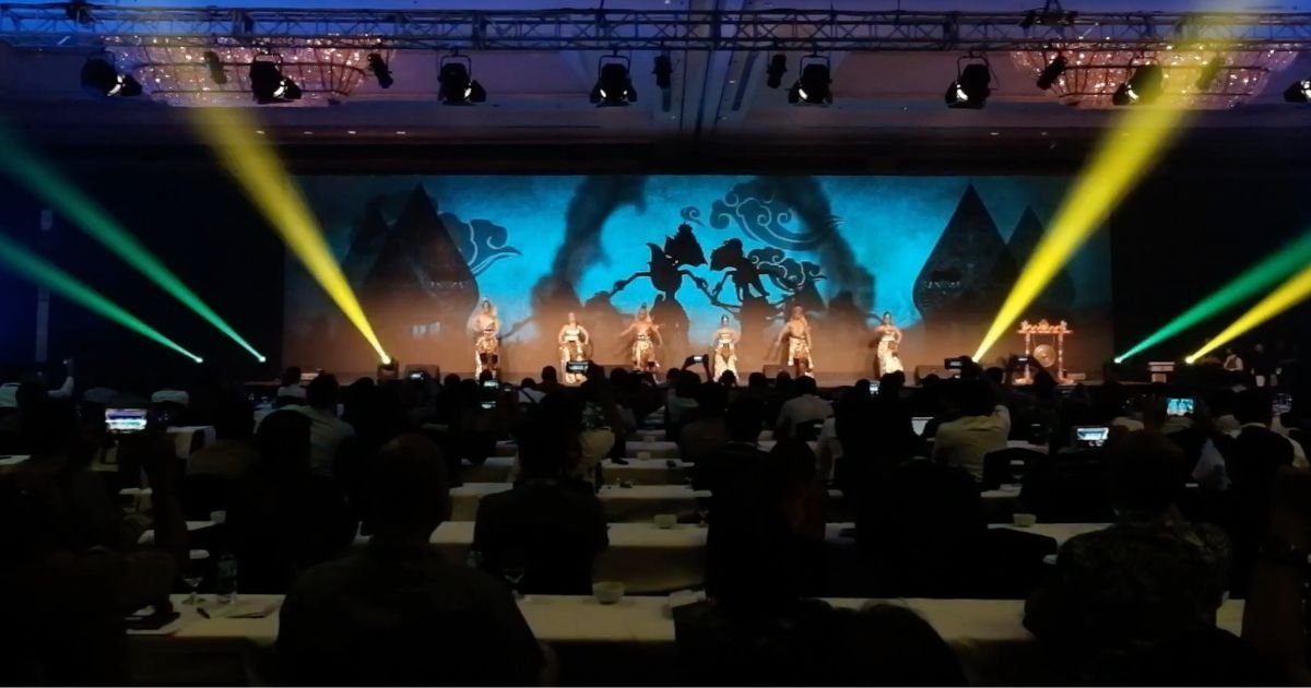 Eksekusi LED Mapping Surabaya Professional oleh Eikon Space untuk Dassault Systèmes